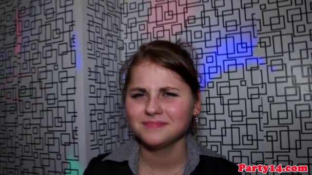 Превью Телки сосут член и пристают к накаченному стриптизеру на вечеринке № 14402