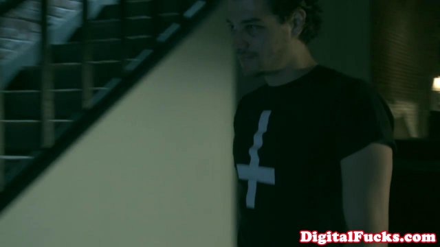 Превью Жаркий секс со стройной красоткой, которая любит получать камшоты № 14619