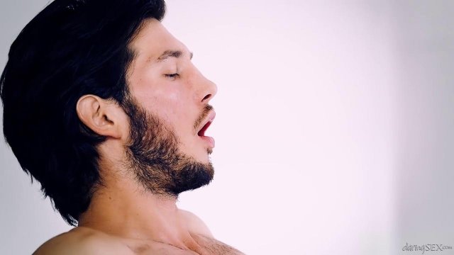 Превью Телочки в чулках резвятся по очереди на одном члене мужика № 16729