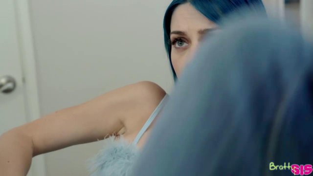 Превью Парень подарил яркой красотке незабываемый секс под новогодней елкой № 35422