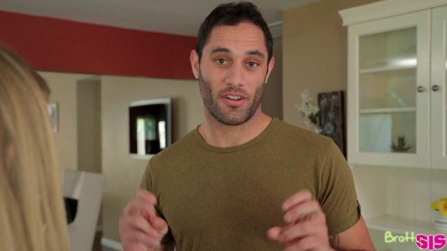 Превью Соседка светит пилоткой перед парнем, намекая ему на страстный секс № 35429