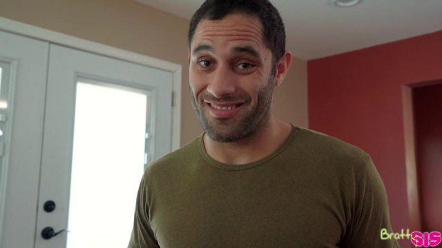 Превью Соседка светит пилоткой перед парнем, намекая ему на страстный секс № 35429