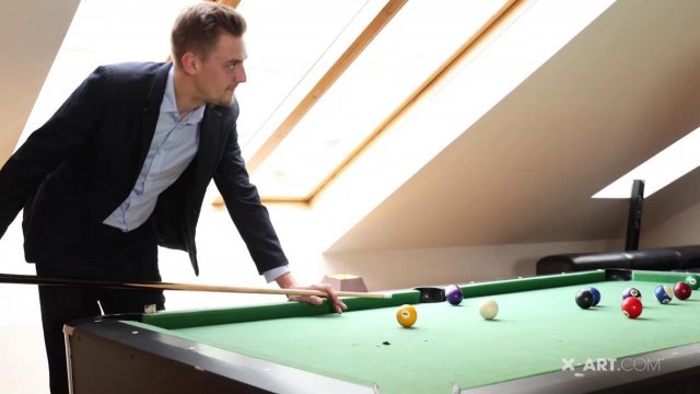 Превью Хотела научиться играть на бильярде, но нарвалась на жаркий секс № 35515