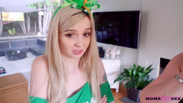 Превью У парня хватило сил довести до оргазма двух похотливых телок № 35578