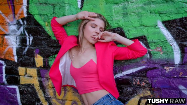 Превью Худенькая телка любит только жесткий анальный секс № 35649