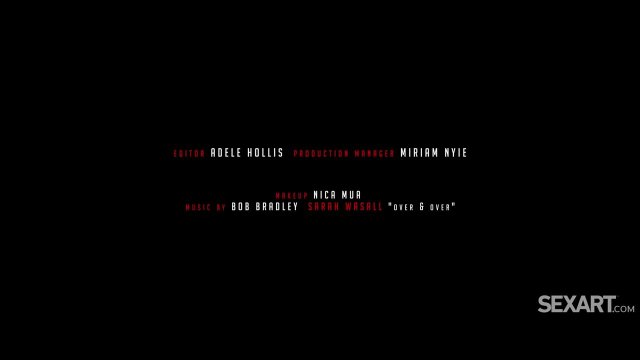 Превью Сучка отвлекает любимого от скучного досуга и трахает его по утру № 36173