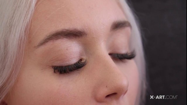 Превью Горячие блондинки опробовали позу фейсситтинг и кончили от куни № 36175