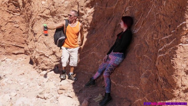 Превью Загорелый мужик подвез подругу дочери домой и оттрахал ее в письку № 36214