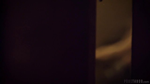 Превью Сучка отдалась новому знакомому в туалете ночного бара № 36286