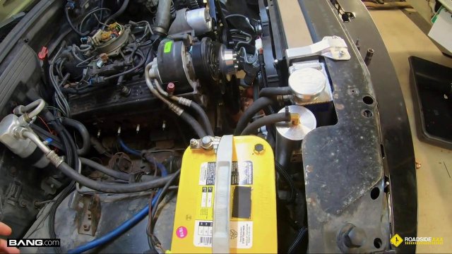 Превью Женщина трахается в гараже с работником штрафстоянки № 36289