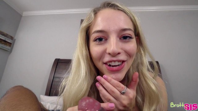 Превью Худая блондинка растянула узкую письку об стоячий член мужчины № 36303