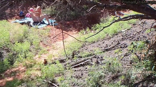 Превью Грудастая девка устроила с парнем потрясающий секс в палатке № 36307