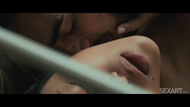 Превью Стройная партнёрша во время вагинала громко стонет и кончает № 44722