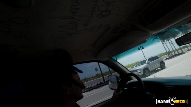 Превью Незнакомый парень снял себе молодую блондинку для секса в машине № 44824