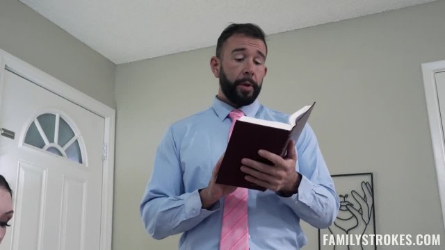 Превью Дочка и падчерица в спальне раздвигают ноги для зрелого мужика № 44880