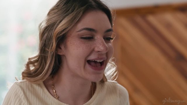 Превью Две сексуальные лесбиянки лижут друг другу киски № 44890