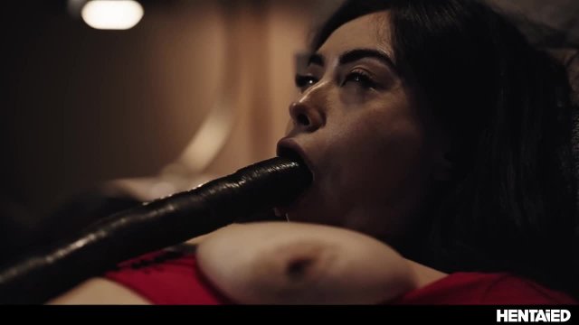 Превью Брюнетка с висячими сиськами любит чёрный дилдо № 44894