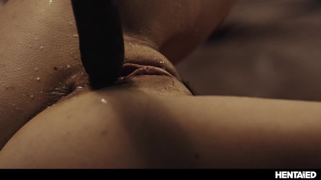 Превью Брюнетка с висячими сиськами любит чёрный дилдо № 44894