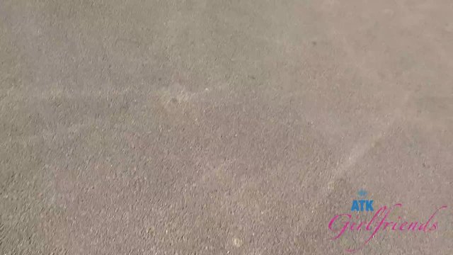 Превью Выгулял свою подружку, а потом поимел её № 46430