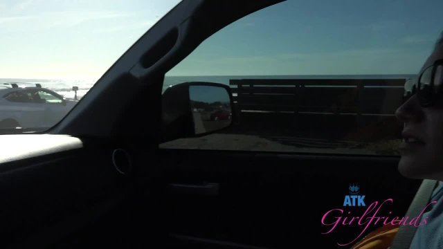 Выгулял свою подружку, а потом поимел её